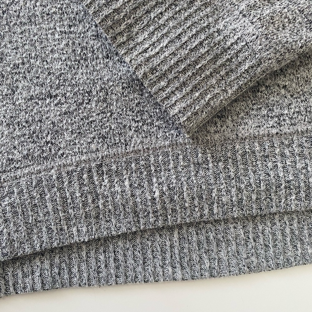Abercrombie & Fitch Don’t Worry Crewneck Sweater - Picture 6 of 6